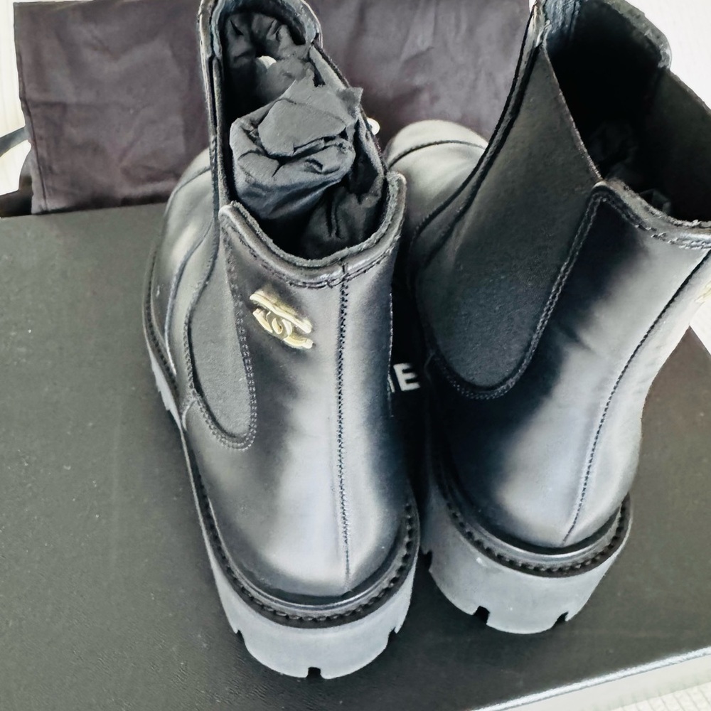 CHANEL Black Leather Chelsea Boots brand new in box with dust bags size 6 - Picture 5 of 11